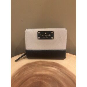 Kate Spade New York‎ black and white leather wallet With Zipper For Change
